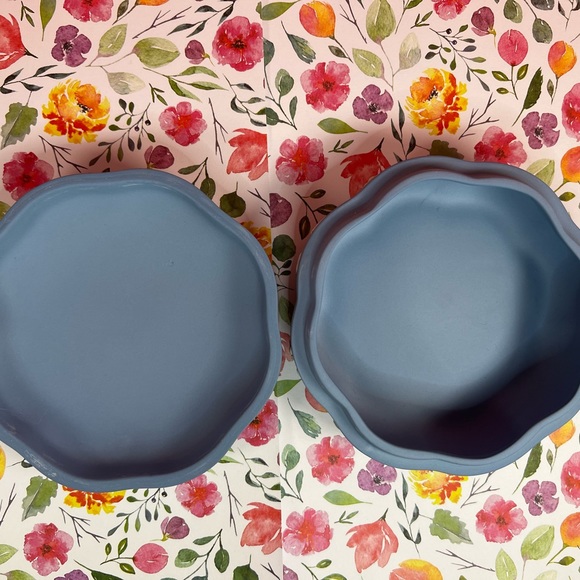 Wedgwood Blue Jasperware, Trinket Box With Lid, 5” Round Scalloped Garden Theme - Picture 6 of 17